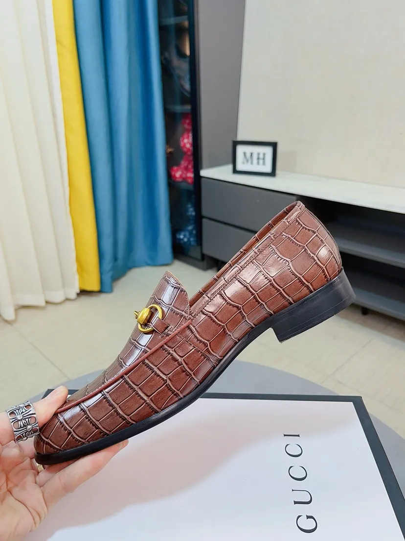 Men's shoes💰520🌸🌸【GUCCi】Original calfskin, water-dyed cowhide lining, original outsole, men's and women's fashion, formal casual leather shoes, slip-on men's and women's shoes series, young fashion, European and American trends, British style, random matching, comfortable feet, standard code: men's size 38-44 (45 can be customized)\nGrade: same style as the official website, original quality